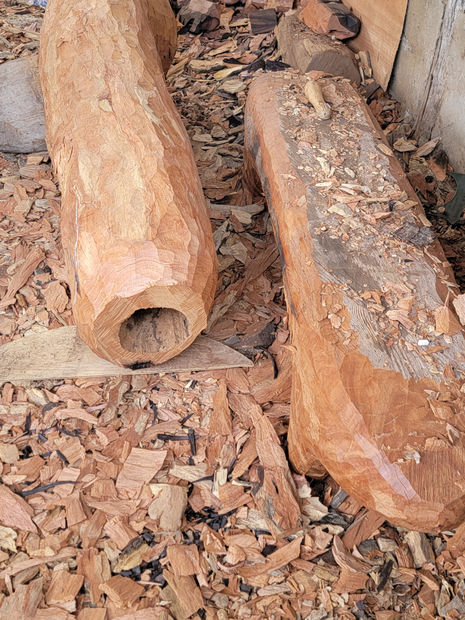 In counterpoint to the stools and the small tables, the mirrors designed by Estelle Yomeda lean toward rhizomatic profusion. Beaded...