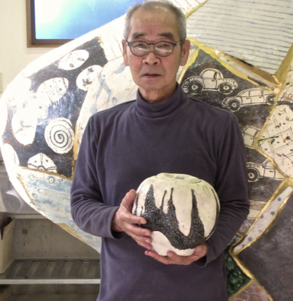 Born 1941, Toyota City, Aichi, Japan SUZUKI GORŌ has revitalized the aesthetics of classical Oribe ware with his unrivalled inventiveness....