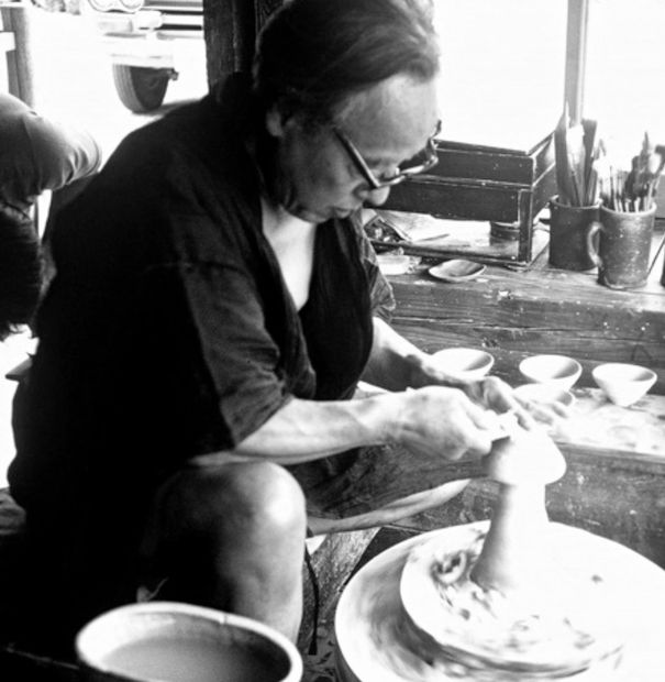 A scholar of ancient Chinese and Japanese ceramics as well as a ceramist in his own right, KOYAMA FUJIO first...