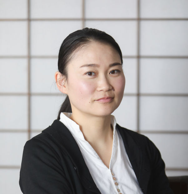 Born 1974, Yokohama, Kanagawa Prefecture, Japan Inspired by the curling and withering leaves of local vegetation like the lotus, hosta...