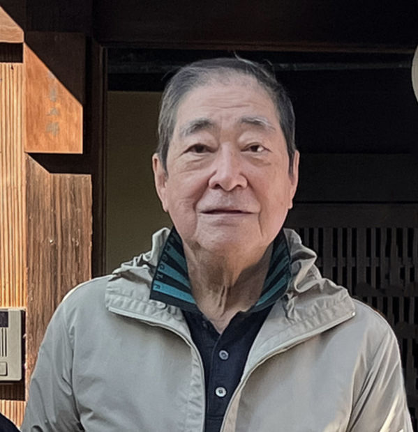 Born Kyoto, Japan Born as Eiraku Kōichi, the artist who became Eiraku Zengorō XVII succeeded to the family name upon...