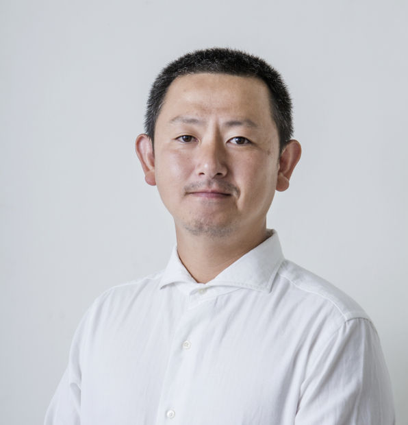 Born 1975, Tochigi, Japan Though a young artist, IGUCHI DAISUKE's works are noted for their modern and elegant forms and...