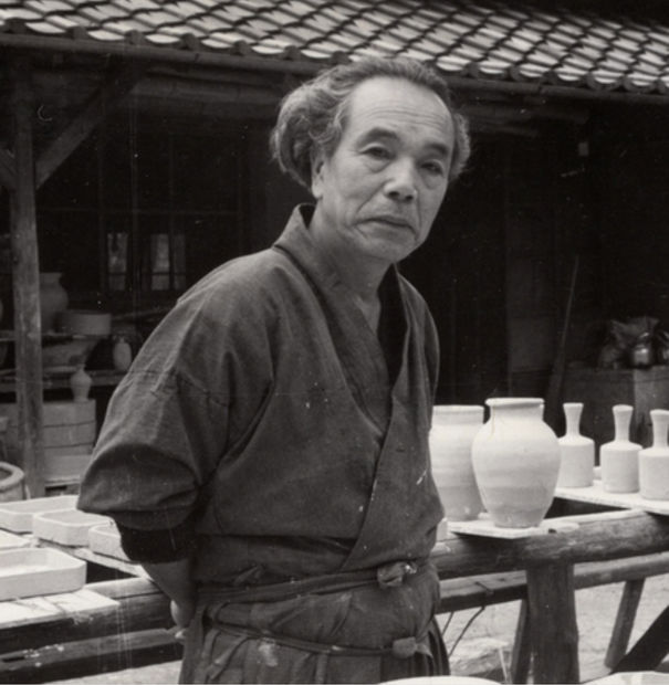 While apprenticing with the celebrated and irascible Kitaōji Rosanjin (1883-1959), ARAKAWA TOYOZŌ discovered the ancient kiln sites at Mino that...
