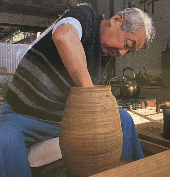 SHIMIZU UICHI was one of the foremost Kyoto-based artists of his time. Having studied under Living National Treasure Ishiguro Munemaro...