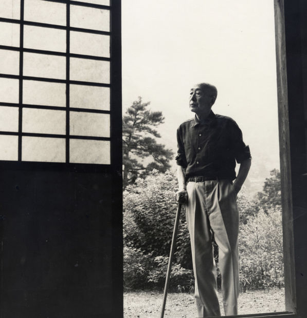 Born into a wealthy family, ISHIGURO MUNEMARO was surrounded as a child by his father's (an amateur potter) collection of...