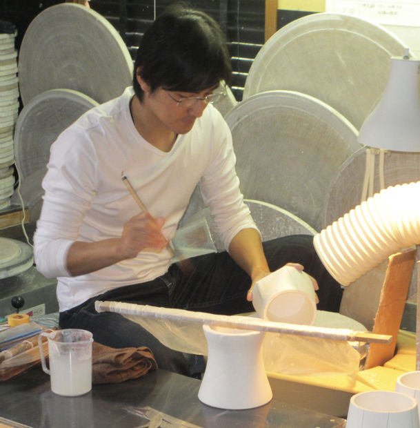 Born 1978, Chiba Prefecture, Japan Like many from the younger generation of Japanese ceramists, WADA AKIRA works within the medium...