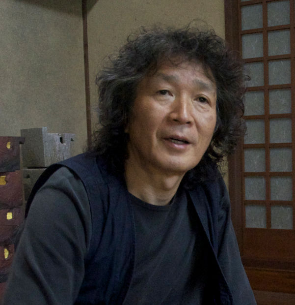 Kakurezaki Ryiuichi is highly celebrated artist whose exhibitions in Japan often sell out within minutes of opening. Kakurezaki was born...