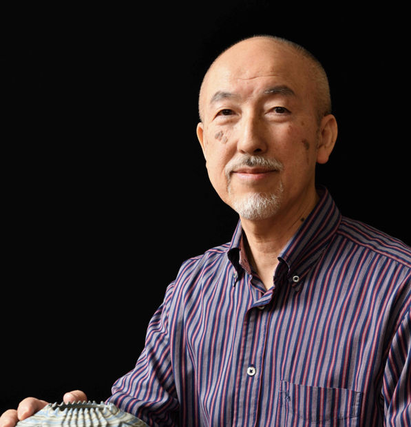 The unique and optically stunning marbleized ceramics of Ogata Kamio have earned this rural artist membership positions in two craft...