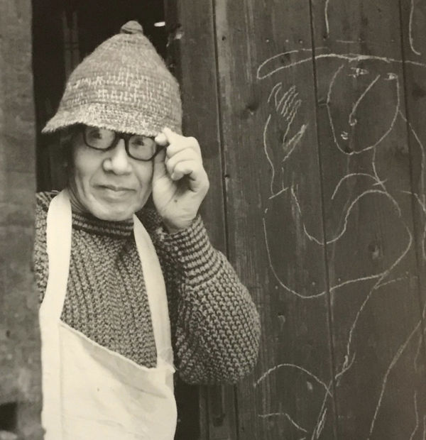 Born in Higashiyama-Gojozaka, Kyoto, Fujihira Shin was the son of Fujihara Seichi, a ceramicist who established the Fujihira Pottery Company...