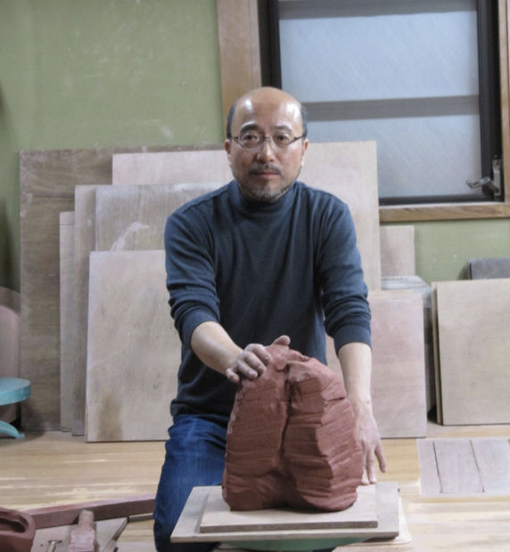 Born Hagi City, Yamaguchi Prefecture, Japan An eighth-generation Hagi potter, KANETA MASANAO has expanded beyond the tradition of his ancestry...