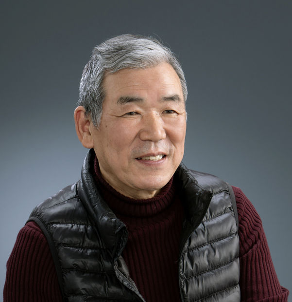 A native of the centuries-old ceramic region of Tanba, Nishihata comes from a long line of distinguished ceramic artists. His...