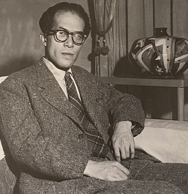 KUMAKURA JUNKICHI was a major figure in the world of Japanese sculptural ceramics. He graduated in 1942 from Kyoto Institute...