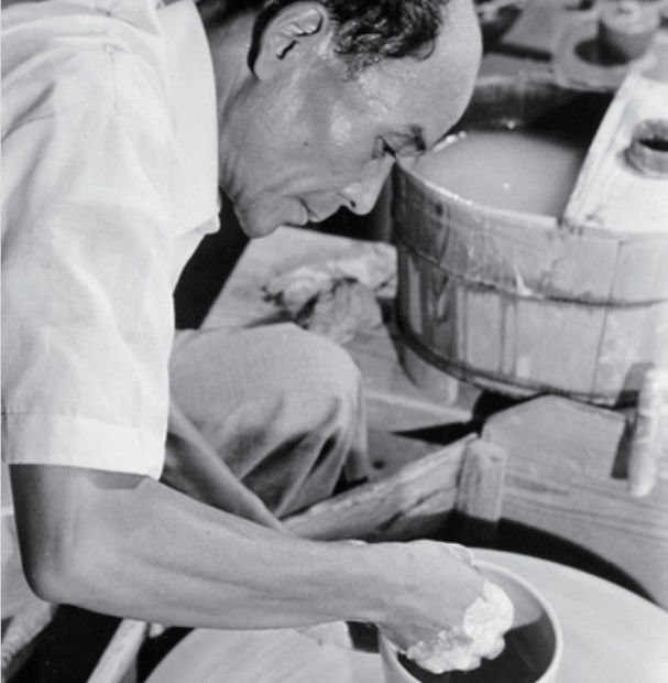 Considered one of the greatest Japanese clay artists of the twentieth century, Okabe Mineo (also known as Katō Mineo) was...