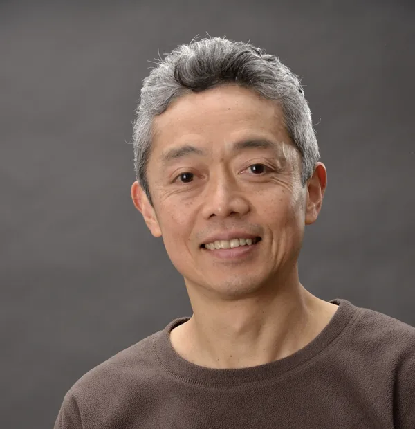 Sakiyama&rsquo;s carved and rippling surface patterns reinforce the spiraling nature of his double-walled vessels. Form and surface work together to...