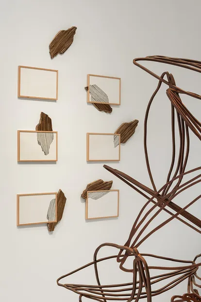 Cristina Almod&oacute;var construit &agrave; travers chacune de ses oeuvres un espace habitable, cette maison symbolique que Bachelard d&eacute;finissait comme l&rsquo;immensit&eacute;...