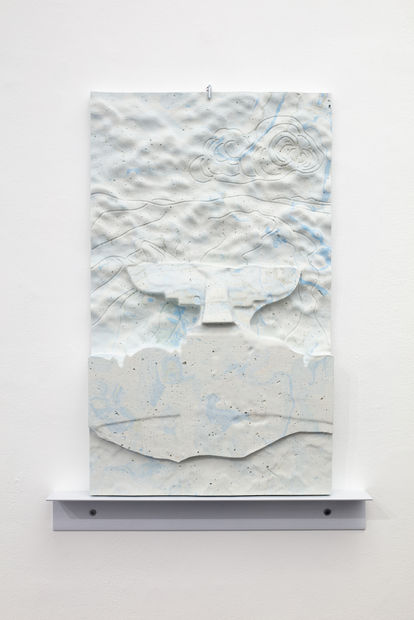 Detr&aacute;s del &aacute;guila, 2024 Plaster, pigment 50 x 30 x 5 cm (19 3/4 x 11 3/4 x 2 in)