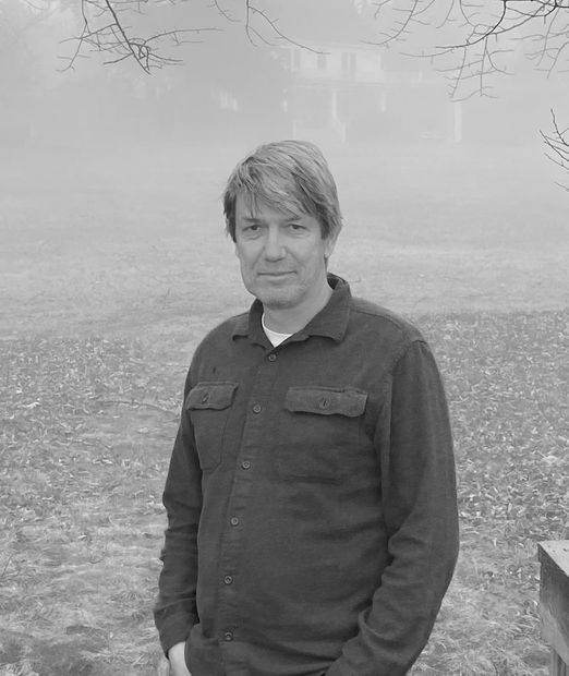 De Volder (b. 1962) is an Argentine painter and sculptor whose work often examines the boundary between chaos and restraint....