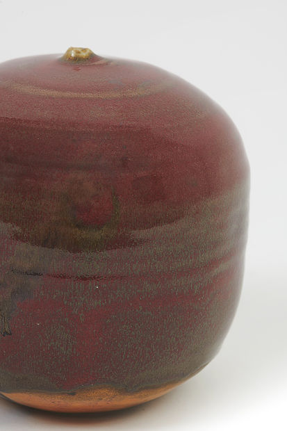 Takaezu began working towards the closed form in the 1950s, experimenting with a wide range of multipart vessels, as well...