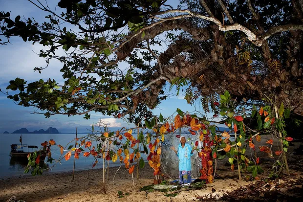 LGA : quelle a &eacute;t&eacute; la source d&rsquo;inspiration de ta 1&egrave;re s&eacute;rie Les Cabanes de nos grands-parents ? Mamie Genevi&egrave;ve,...