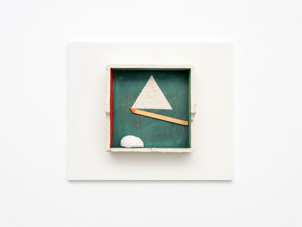 Durch die Gegenüberstellung von historischen und neuen Arbeiten wird deutlich wie Brigitte Kowanz bereits ab den frühen 1980er Jahren in...