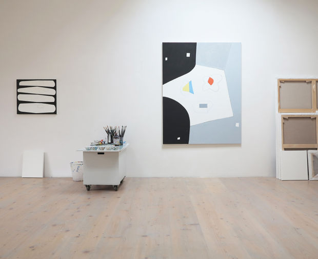 Die Werkgruppe der One Hundred Poets ist eine Abhandlung &uuml;ber den Zustand des kritisch-idealen Raumes der Inspiration, in dem die...