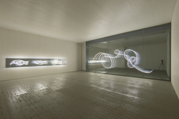 „Im Zentrum der Auseinandersetzung standen Daten, Codes und Licht als Information. Hatte ich bis dahin an den Ursprüngen der Informationsübertragung...