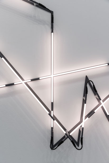 Das Morsealphabet ist ein fr&uuml;her bin&auml;rer Code aus nur zwei Elementen: kurz &ndash; lang, ein &ndash; aus, mit dem jede...