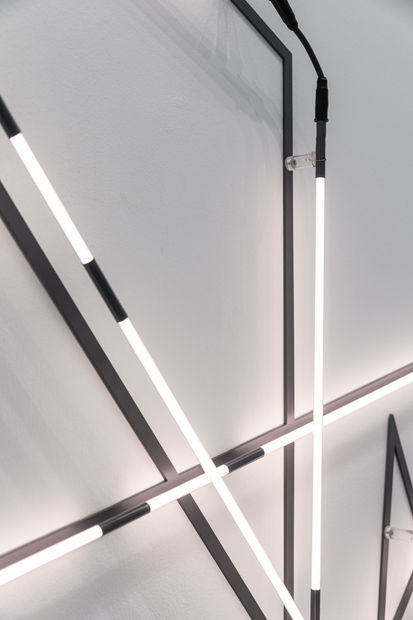 Das Morsealphabet ist ein fr&uuml;her bin&auml;rer Code aus nur zwei Elementen: kurz &ndash; lang, ein &ndash; aus, mit dem jede...