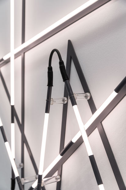 Das Morsealphabet ist ein fr&uuml;her bin&auml;rer Code aus nur zwei Elementen: kurz &ndash; lang, ein &ndash; aus, mit dem jede...