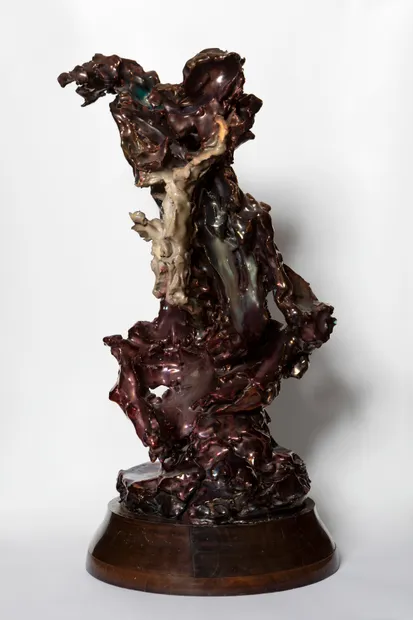 The present Crucifixion was made in 1949. Fontana here elevates the dynamism of the Crucifixion’s vertical format to sensational effect,...