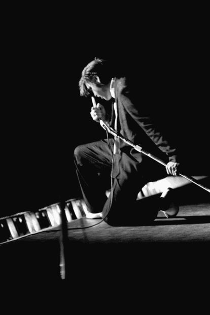 Alfred Wertheimer, Kneeling at the Mosque, Elvis performs live before 3,000 of his loyal fans at the Mosque Theatre, Richmond,...