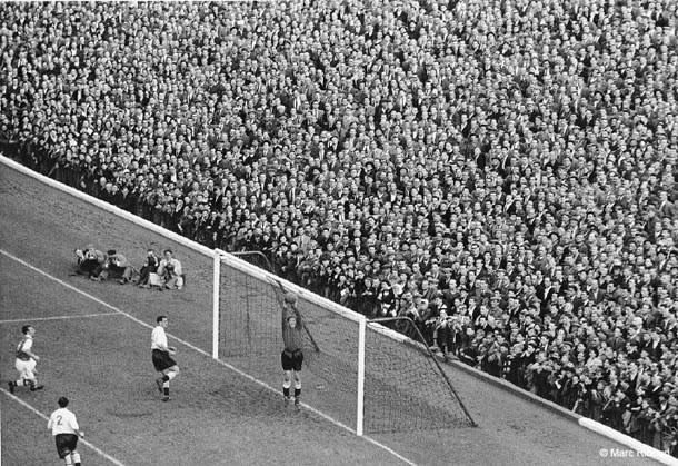 Marc Riboud, Highbury Stadium, England, 1954