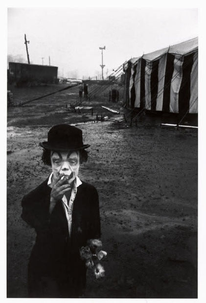 Bruce Davidson, The Dwarf (with cigarettes and flowers), 1958/Printed Later