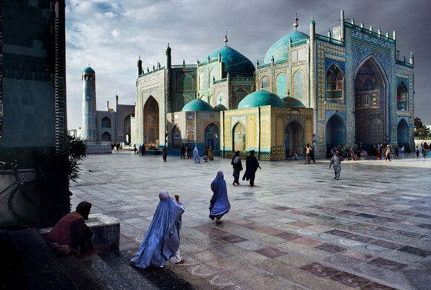 Steve McCurry, Hazrat Ali Mosque, Afghanistan, 2018