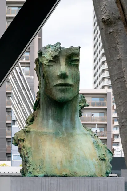 image of Mark Manders head sculture