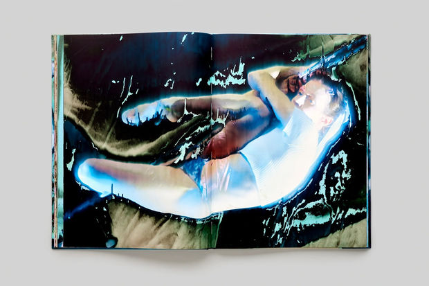 Jean-vincent simonet - Waterworks Publisher: RVB Books Dimensions: 34 x 46 cm Pages: 80 Price: € 1.350 PURCHASE