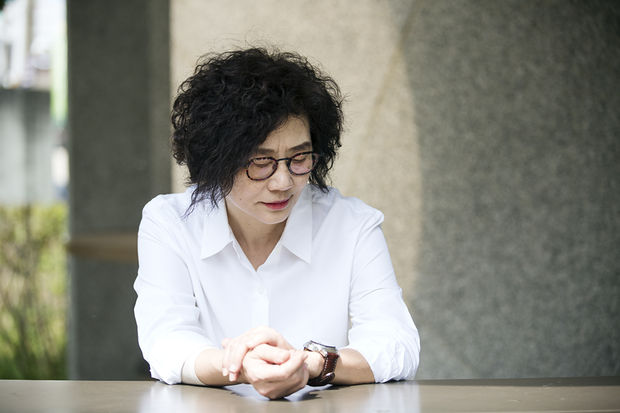 薛保瑕, 1956 年出生於臺灣臺中,現居、創作於臺中。