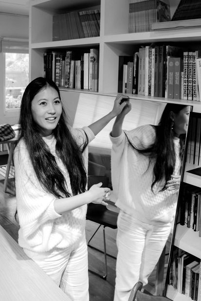 蔡佳葳, 1980 年出生於台灣台北,現居、創作於台灣台北。