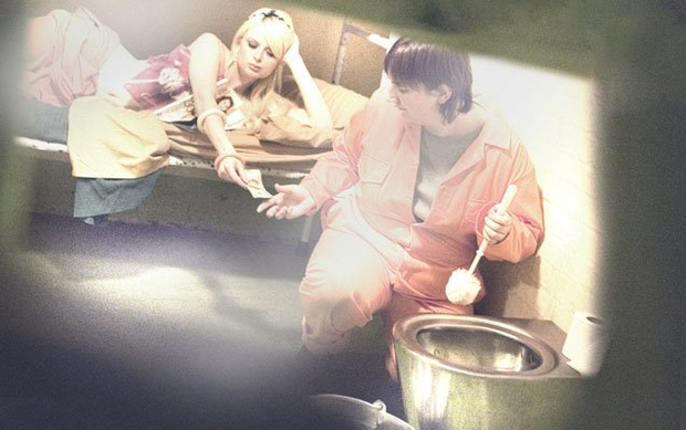 Alison Jackson, Paris bribes an inmate, 2007