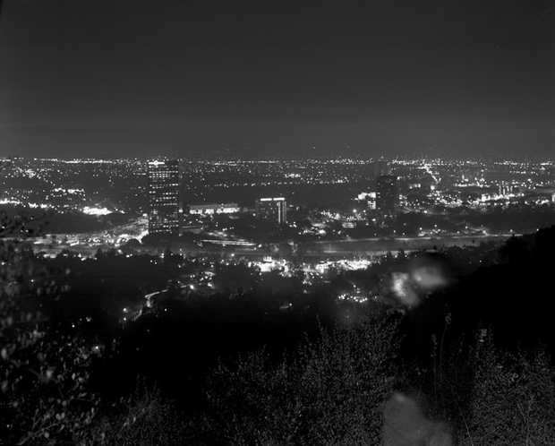 Matthew Pillsbury, Cell Phone on Mulholland Drive, Los Angeles, 2006