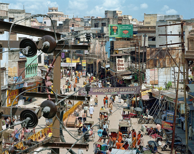Robert Polidori, Dashashwemedh Road, Varanasi, India, 2007