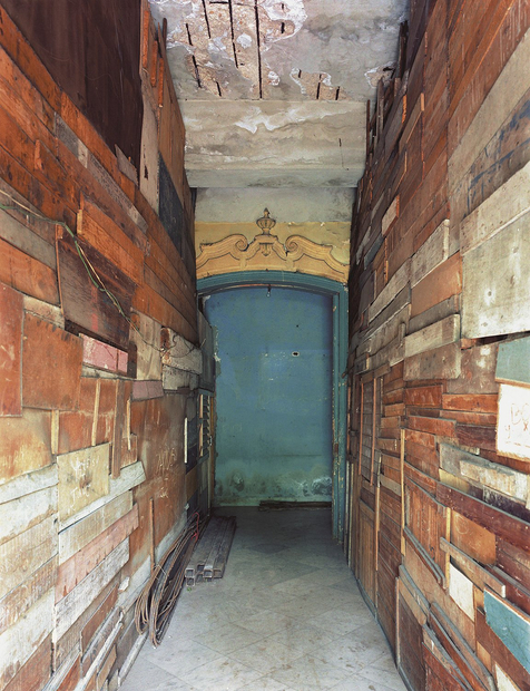 Robert Polidori, Ciudadela, Formerly the House of Countess O'Reilly, the Condesa de Buenavista, 6 #320 (at the corner of Avenida 5ta.), Miramar, Havana, 1997