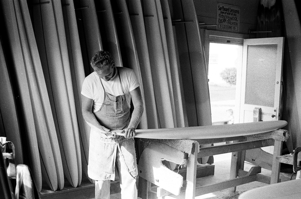 LeRoy Grannis, Hap Jacobs at his shop, Hermosa Beach, 1963