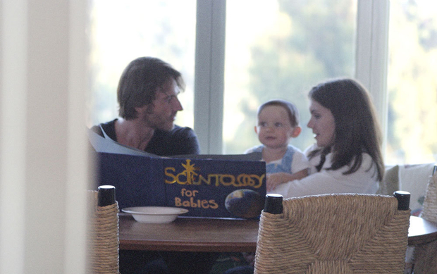 Alison Jackson, Tom teaches Suri Scientology, 2006