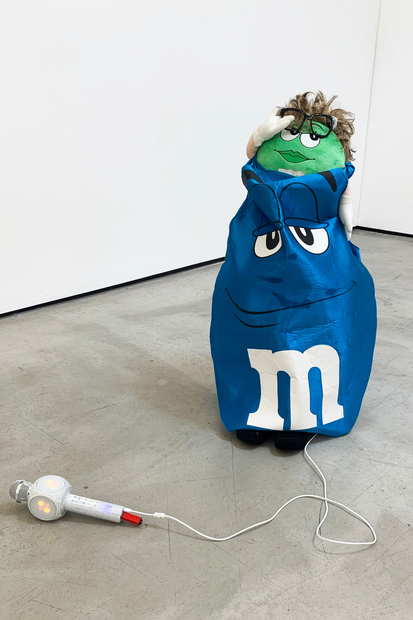 Finn Hanson, blue room, 2022