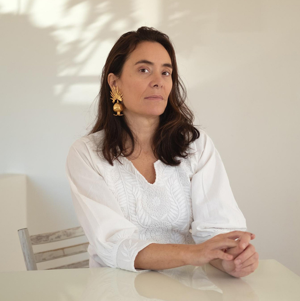 Julie Hamisky (b. 1975) suspends the delicacies of nature in time with her singular electroplating technique. Born in Fontainebleau and...