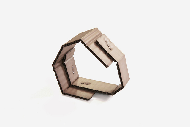 David Bielander, Wellpappe, 2017. Silver, white gold