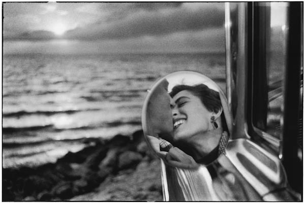 Elliott Erwitt b. 1928 Santa Monica, California, 1955 Signed, in ink, au recto Signed, titled, and dated, in pencil, au verso Artists ref # 02/37 Printed circa 2010 Gelatin silver print 14 ¾ x 21 ¾ inch (37.47 x 55.25 cm) image 20 x 24 inch (50.80 x 60.96 cm) paper