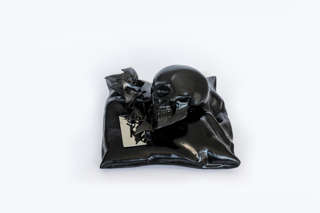 Marta Mattioli

I Was Cheering (Vanitas), 2025

bronze, black patina, paint

17 1/2 x 17 x 9 in
44 x 43 x 23 cm