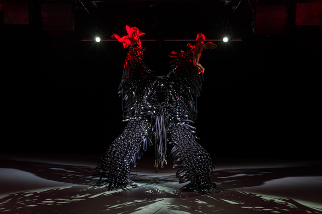 documentaci&amp;oacute;n&amp;nbsp;b&amp;aacute;rbara s&amp;aacute;nchez-kane: young boy s&amp;aacute;nchez-kane, dover street market paris, 2024. foto: mark blower